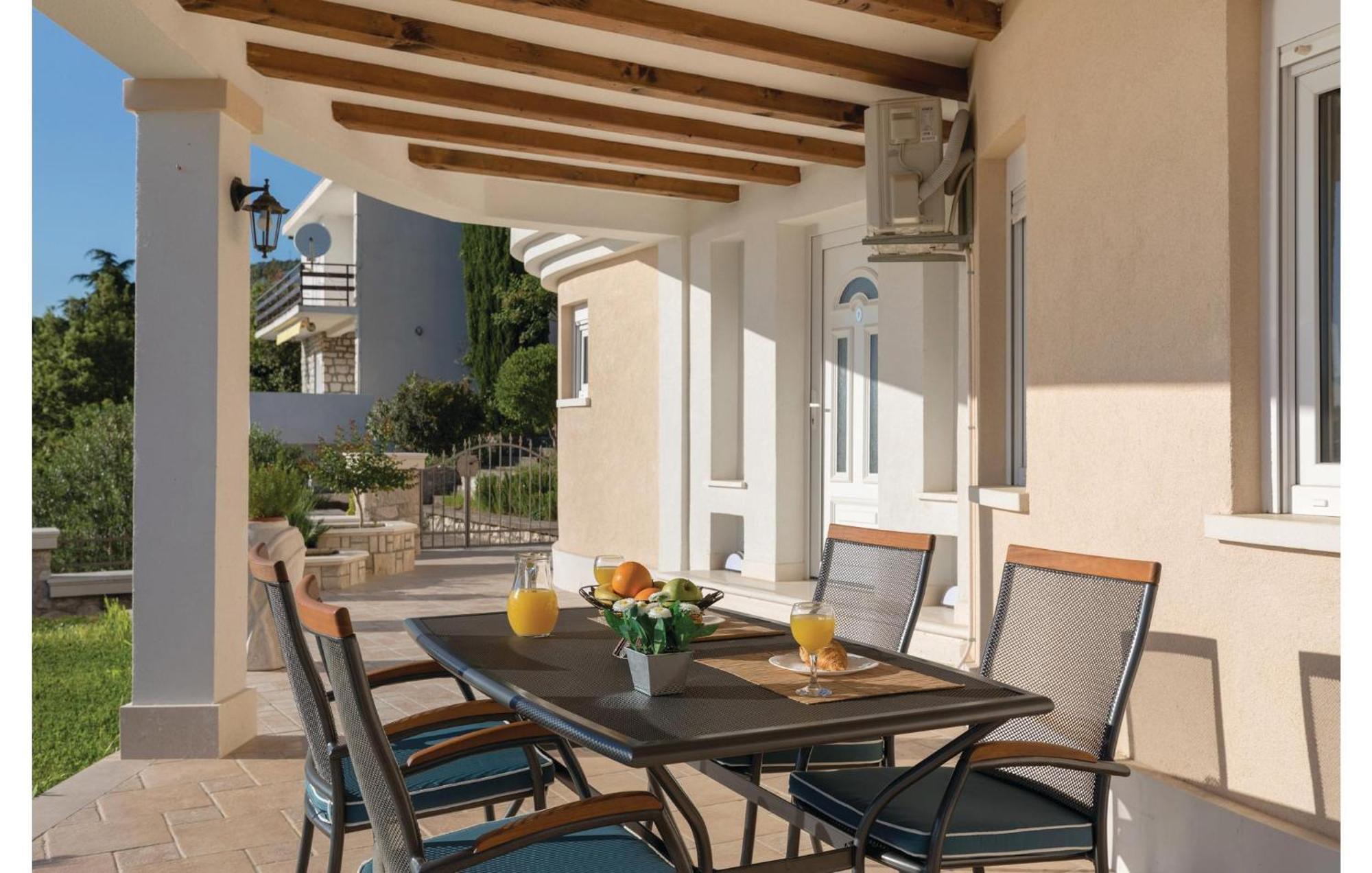 Lovely Apartment In Komarna With House Sea View Klek Luaran gambar