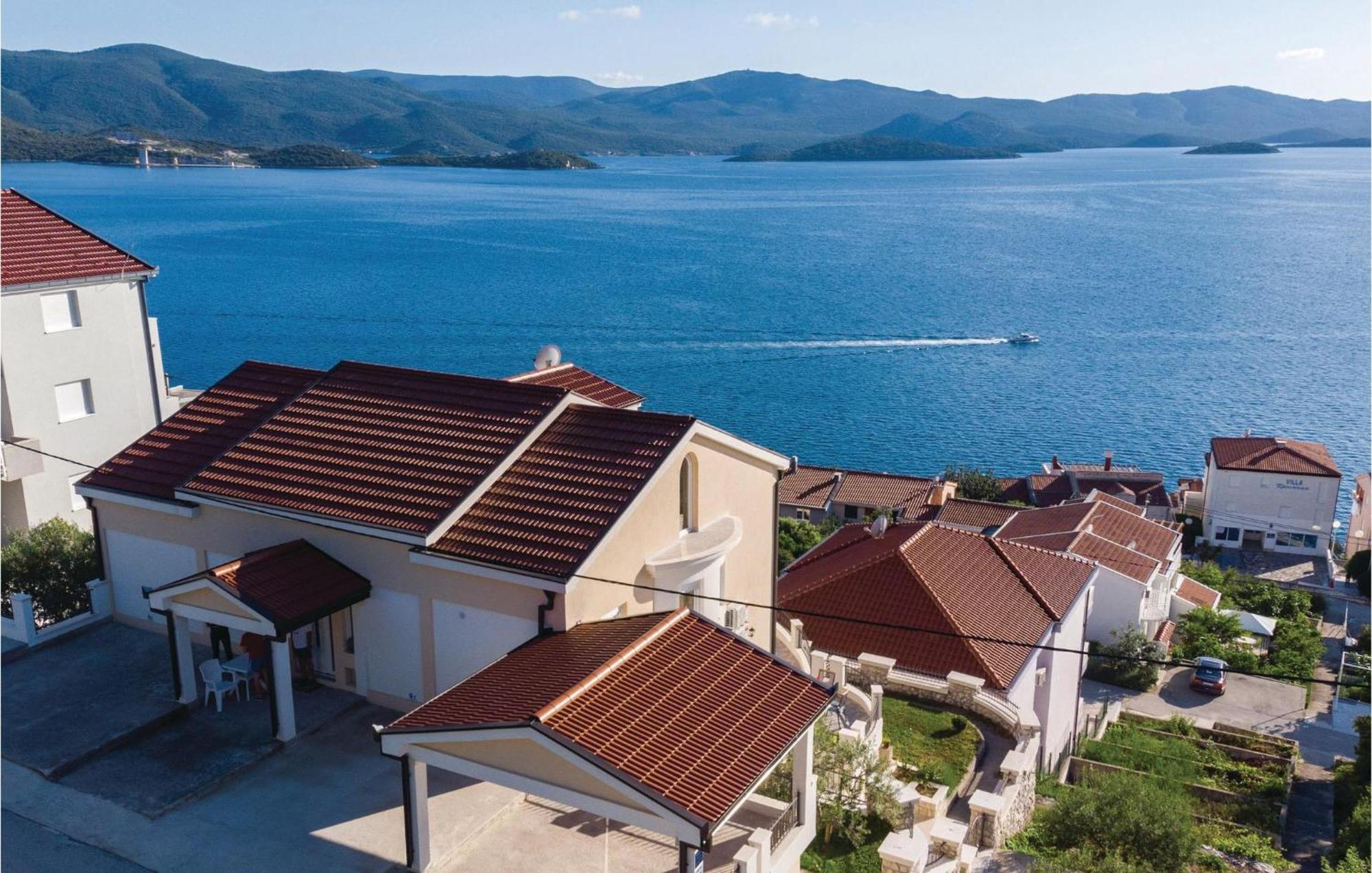Lovely Apartment In Komarna With House Sea View Klek Luaran gambar